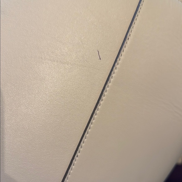 Banana Republic large cream bucket Bag/ tote - Picture 5 of 13